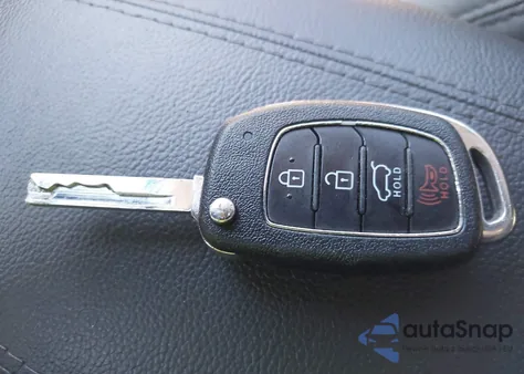 2017 Hyundai Santa Fe Sport 2.4L z USA, uszkodzony, nr VIN 5XYZTDLB2HG428225